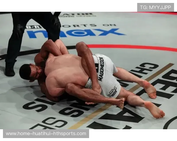 UFC女拳手赛后直接求婚：勇敢的爱情，令人动容的瞬间