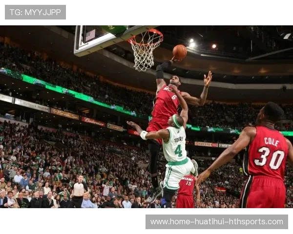 塔图姆外线连续三记三分带动主场沸腾