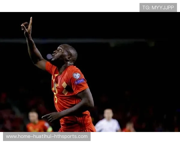 卢卡库强势对抗后起脚，比利时前场轰动全场