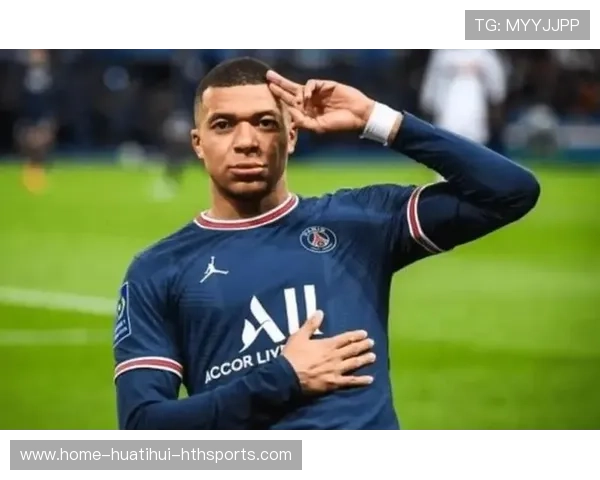 姆巴佩私下教小球员罚点球，严格却耐心获赞