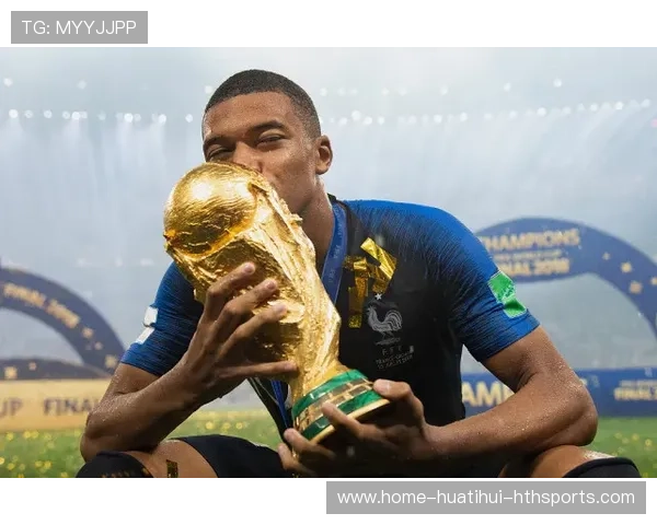 维尼修斯连续脚尖轻点过人堪称艺术