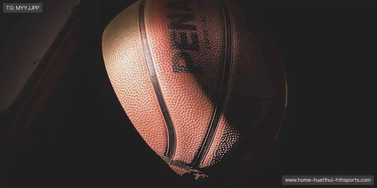 赛场瞬息万变，直播分秒必争！🏀